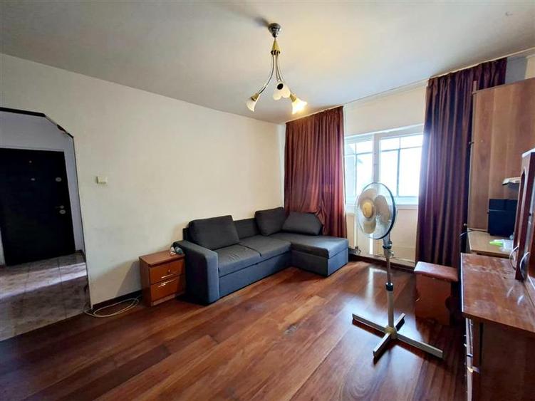 Apartament cu 2 camere semidecomandat în 9 Mai