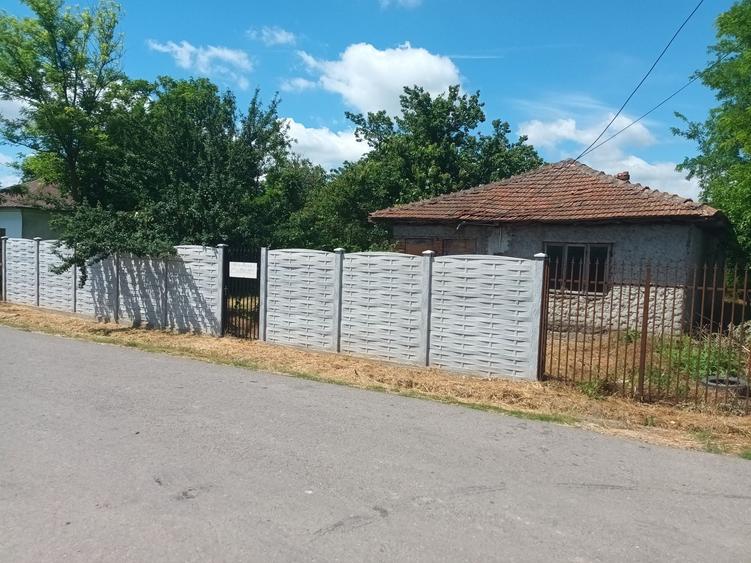 Casă cu 4 camere în Ceacu