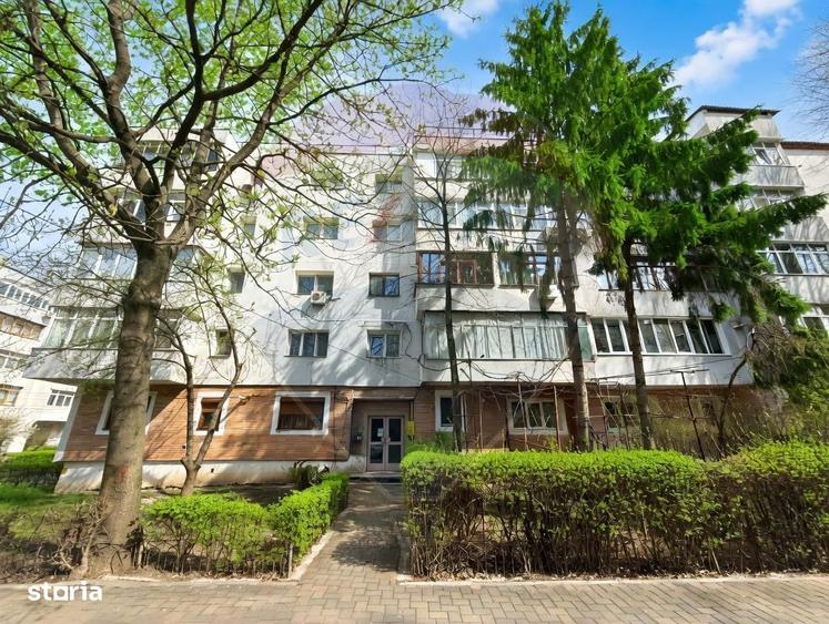 Apartament cu 4 camere decomandat în Central