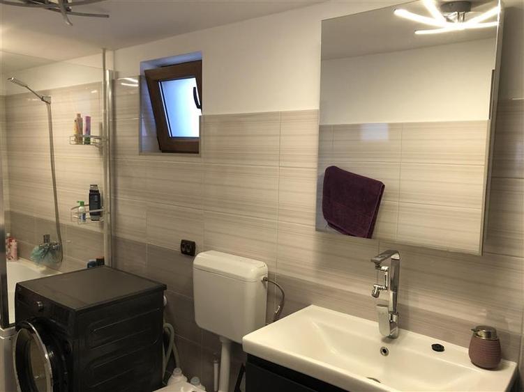 Casă cu 3 camere cu Garaj în Berghia