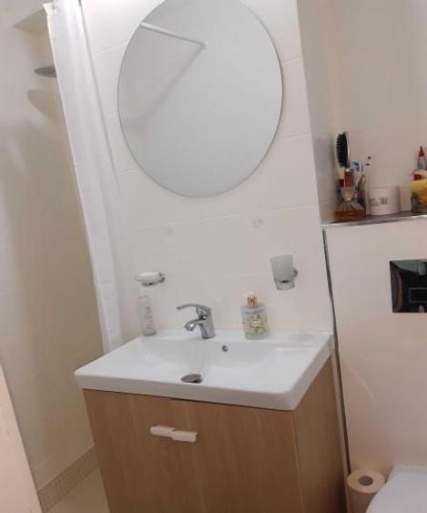 Apartament cu 3 camere semidecomandat, mobilat în Ultracentral
