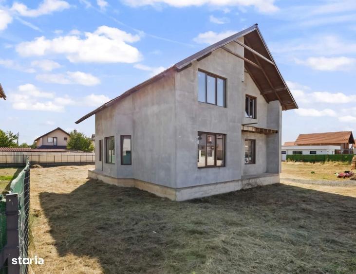 Casă cu 4 camere cu Teren 500 Mp în Șagu