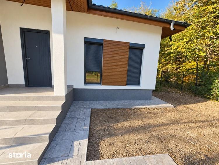 Casă cu 3 camere cu Teren 395 Mp în Moșoaia