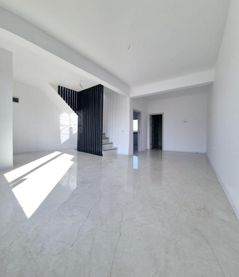 Casă individuală cu 4 camere cu Canalizare în Lumina