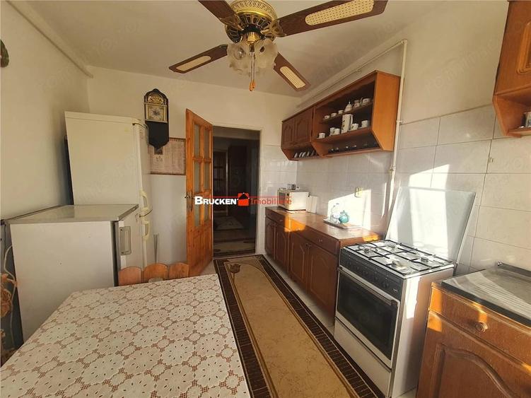 Apartament cu 4 camere decomandat în Central