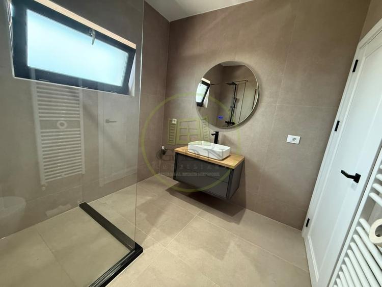 Apartament cu 3 camere decomandat, mobilat în Exterior Est