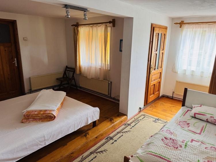 Casă cu 4 camere cu Teren 780 Mp în Fundata