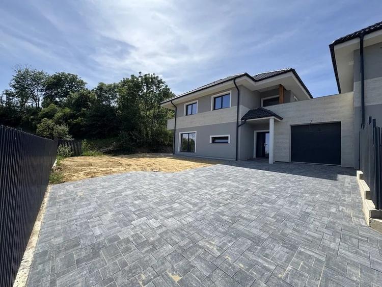 Duplex cu 4 camere cu Canalizare în Feleacu