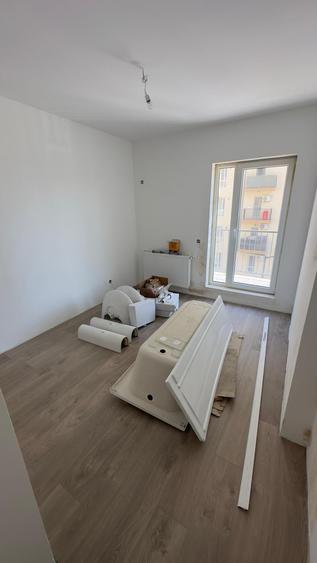 Apartament cu 3 camere decomandat în Berceni