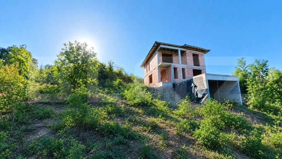 Casă individuală cu 8 camere cu Garaj în Nord