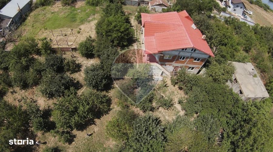Casă cu 4 camere în Zorile