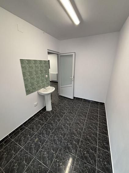 Spațiu comercial, de 200 mp, în Tomești