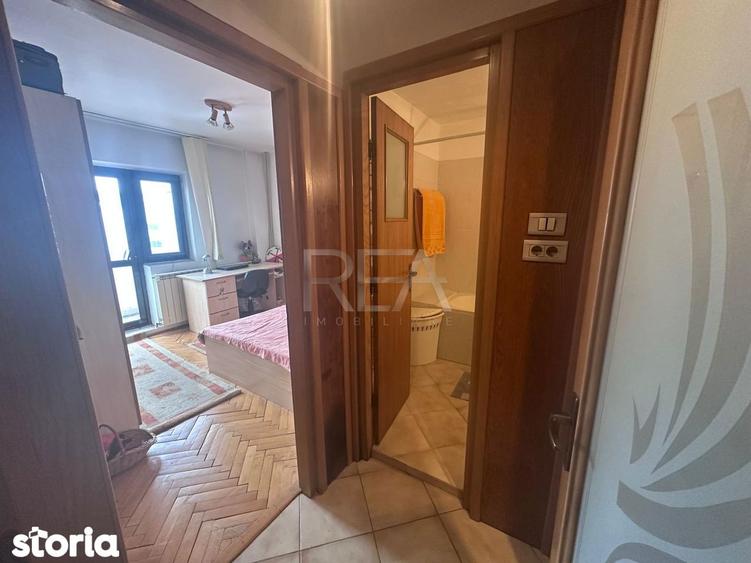 Apartament cu 3 camere decomandat în Tineretului
