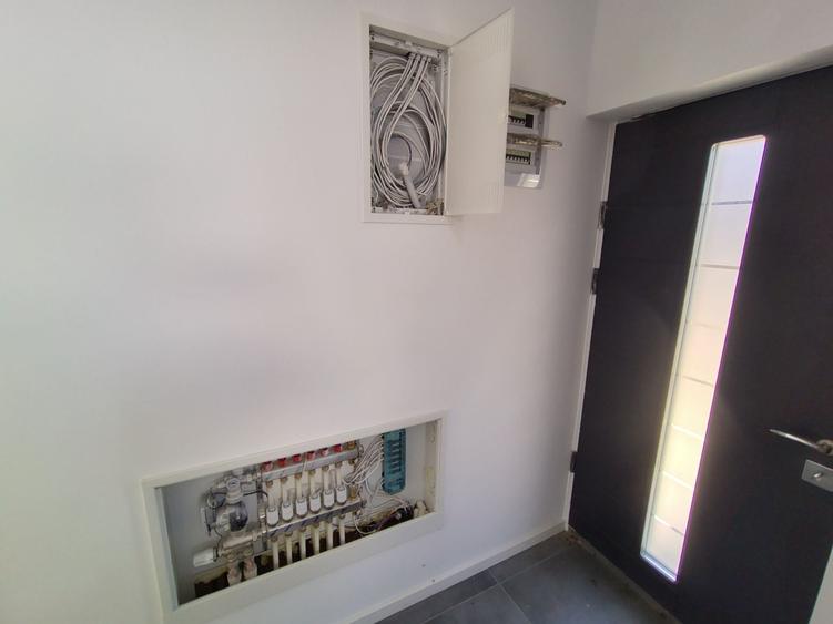 Casă cu 4 camere în Valea Adâncă