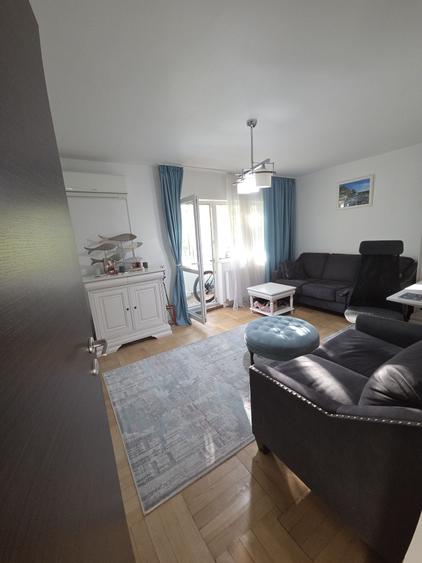 Apartament cu 3 camere decomandat în Aviației
