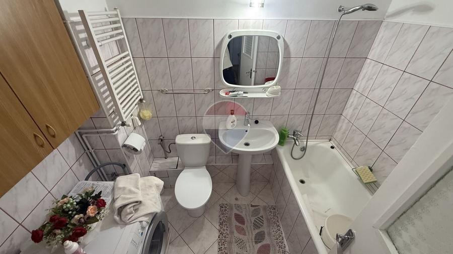 Apartament cu 2 camere decomandat, mobilat în Central