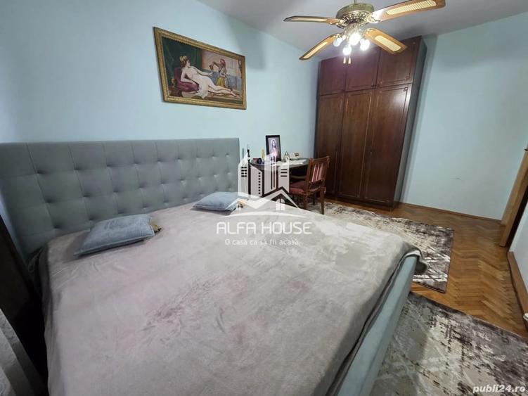 Apartament cu 3 camere semidecomandat în Micro II
