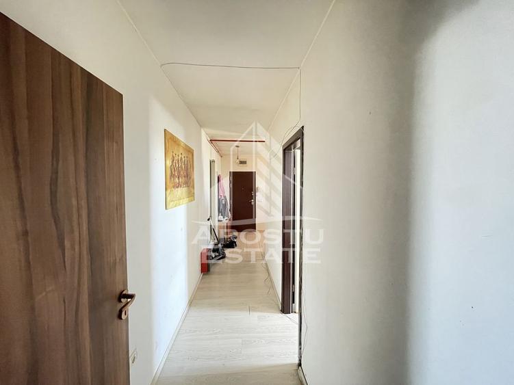 Apartament cu 4 camere decomandat în Torontalului