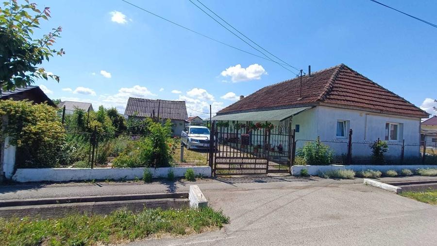 Casă cu 3 camere în Gherța Mică