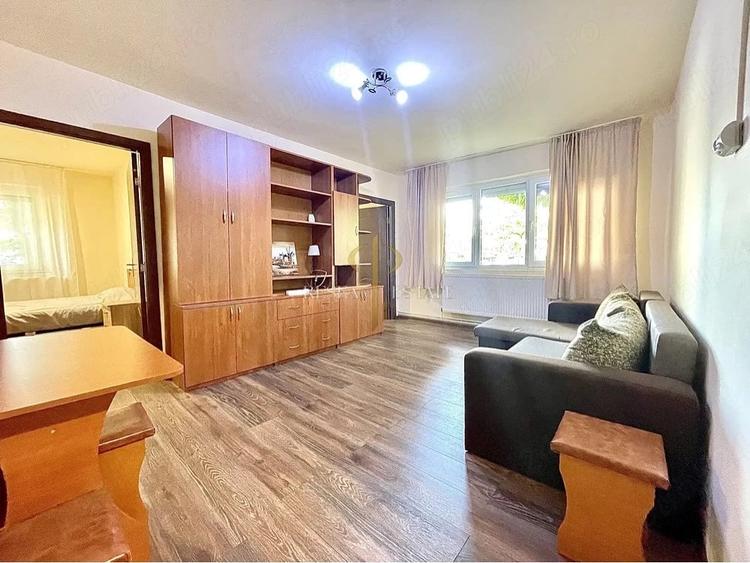 Apartament cu 3 camere semidecomandat, mobilat în Spitalul Județean