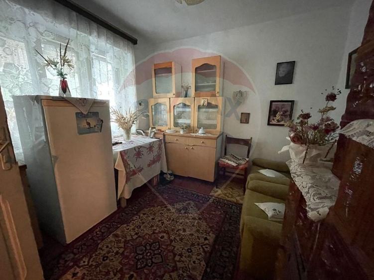 Casă individuală cu 3 camere cu Teren 1692 Mp în Oancea