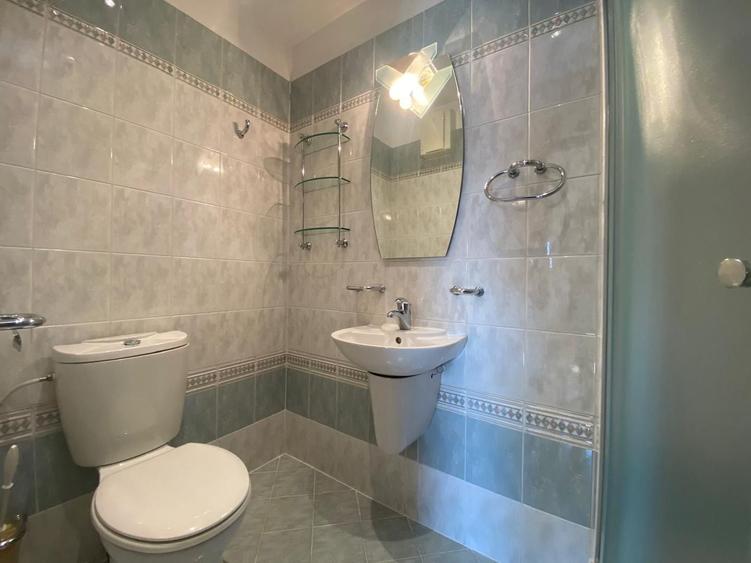 Apartament cu 3 camere decomandat, mobilat în Arcul de Triumf