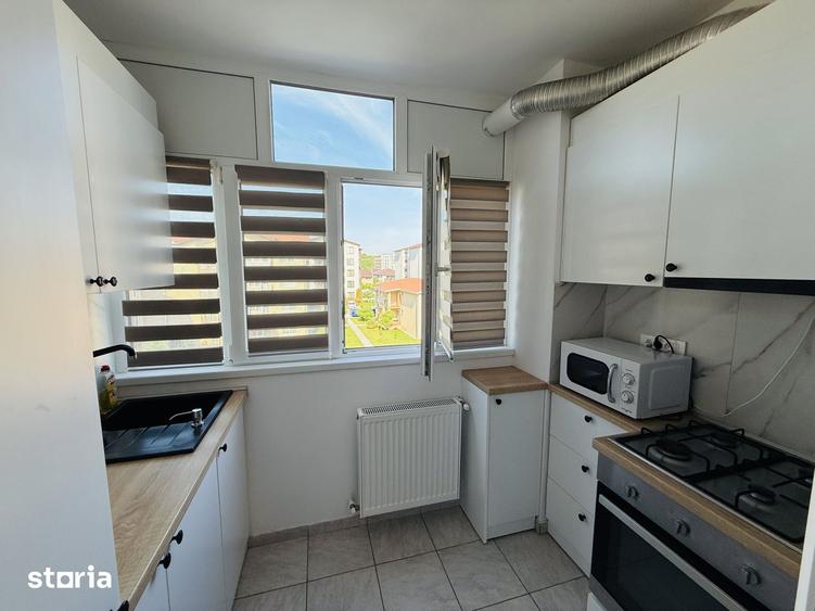 Apartament cu 3 camere semidecomandat, mobilat în Florești