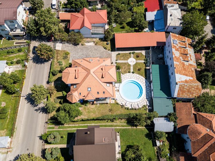Casă individuală cu 21 camere cu Piscina în Central