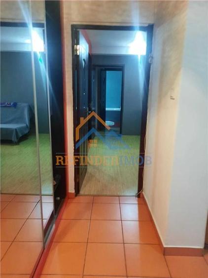 Apartament cu 2 camere semidecomandat, mobilat în Berceni