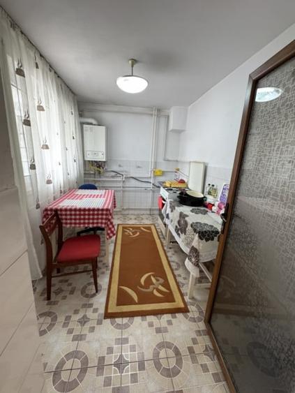 Casă individuală cu 6 camere cu Canalizare în Ultracentral