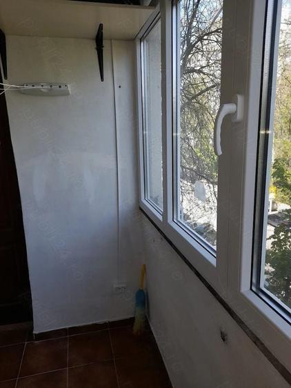 Apartament cu 3 camere decomandat în Drumul Taberei