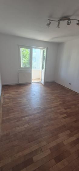 Apartament cu 2 camere semidecomandat în Centrul Civic