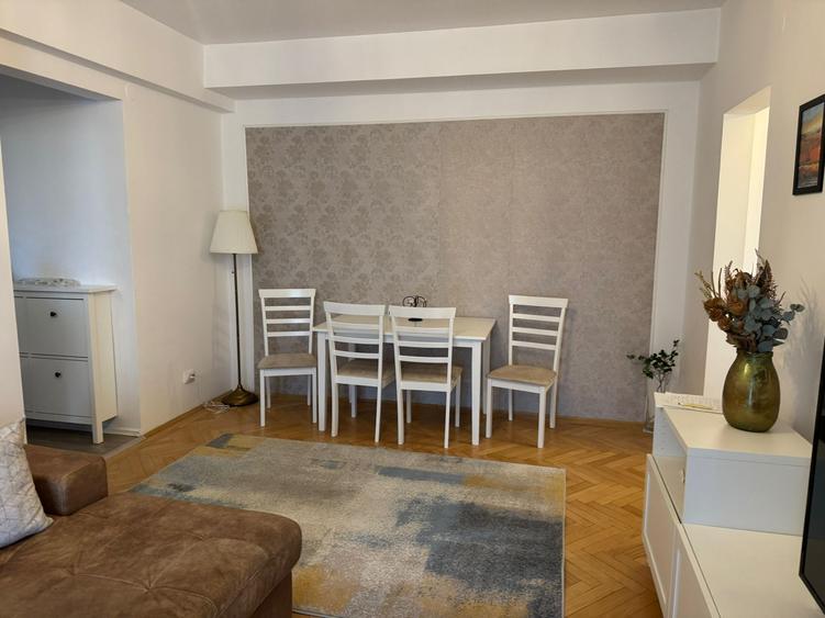 Apartament cu 2 camere decomandat în P-ța Universității