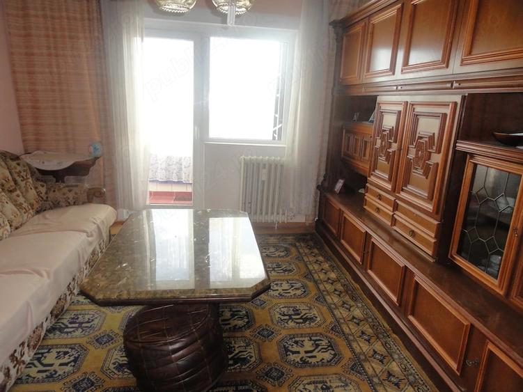 Apartament cu 3 camere semidecomandat în Micălaca