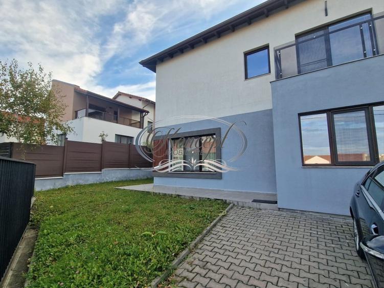 Duplex cu 5 camere cu Canalizare în Câmpului