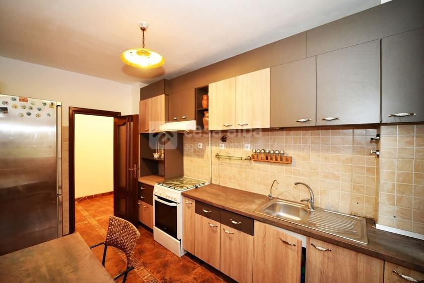 Apartament cu 4 camere decomandat, mobilat în Gară