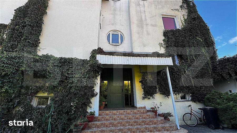 Casă cu 8 camere cu Teren 767 Mp în Lipoveni