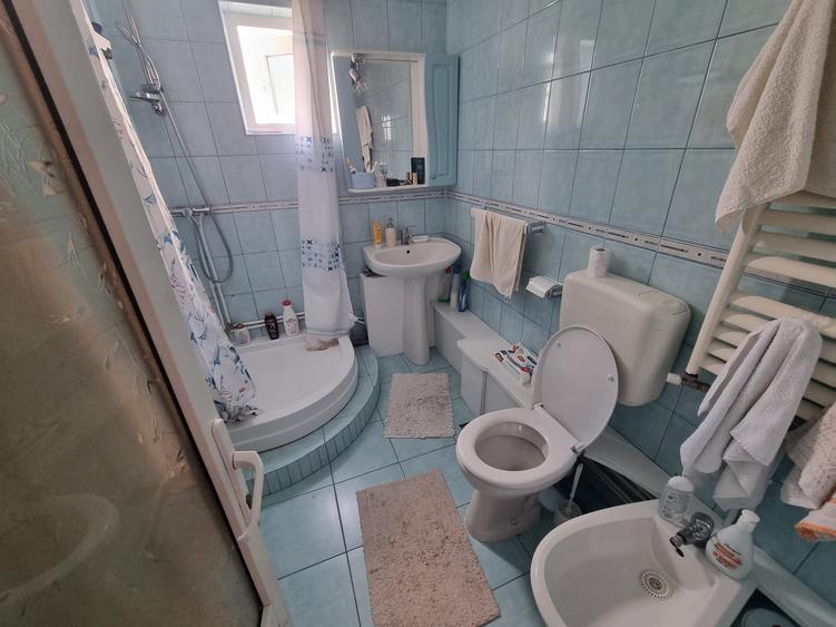 Apartament cu 3 camere decomandat în Ștefan cel Mare