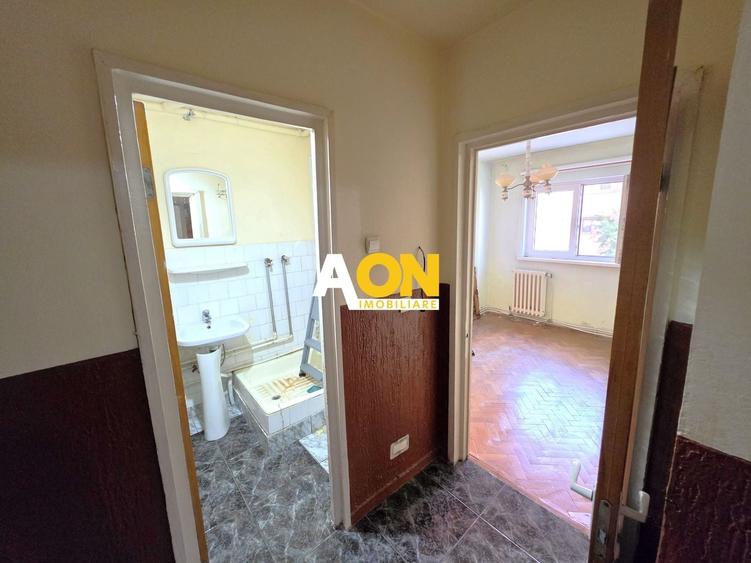 Apartament cu 4 camere decomandat în Cetate
