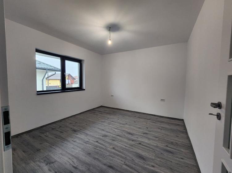Duplex cu 4 camere cu Canalizare în Lunca Cetățuii