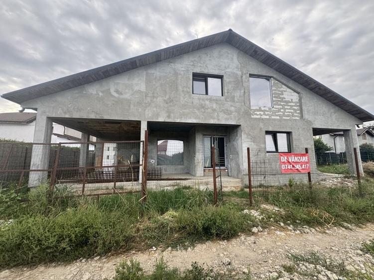 Casă cu 4 camere în Costi