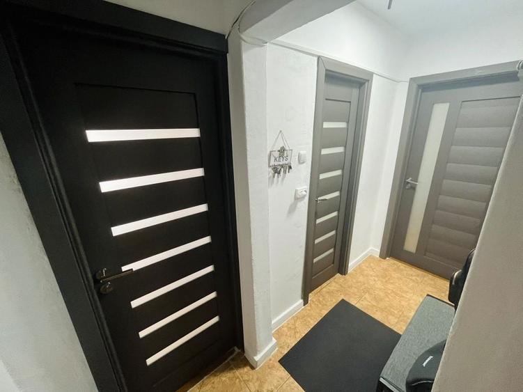 Apartament cu 3 camere semidecomandat în Dacia