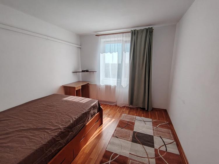 Apartament cu 3 camere decomandat în Titan
