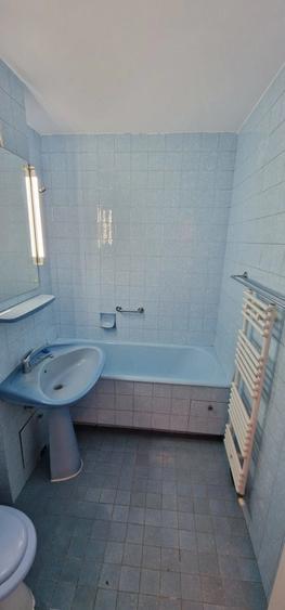 Apartament cu 4 camere decomandat în Calea București