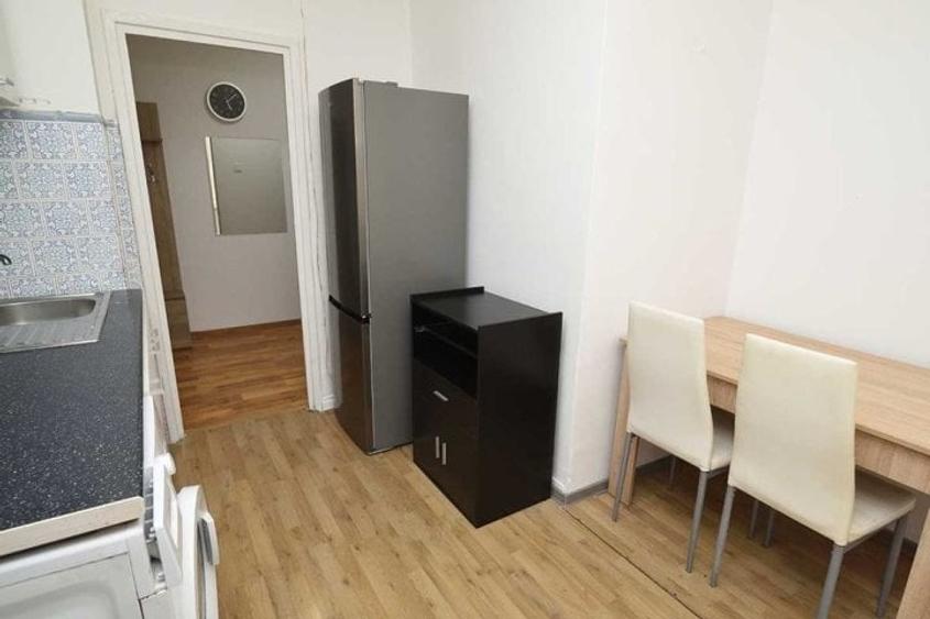Apartament cu 3 camere decomandat, mobilat în Dristor