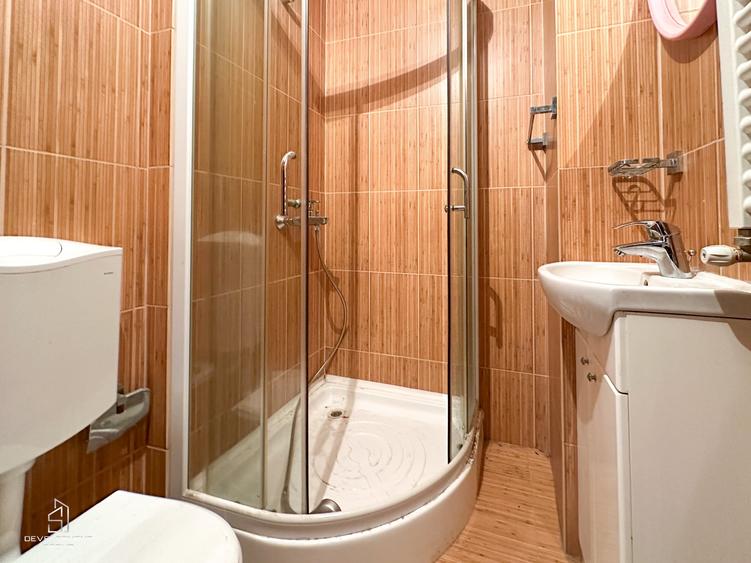 Apartament cu 3 camere decomandat în Nerva Traian