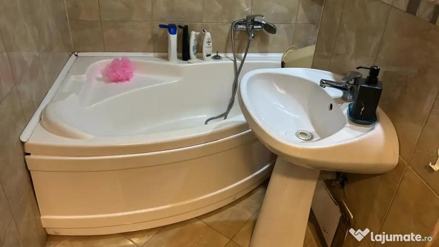 Casă cu 7 camere cu Teren 1200 Mp în Cârcea