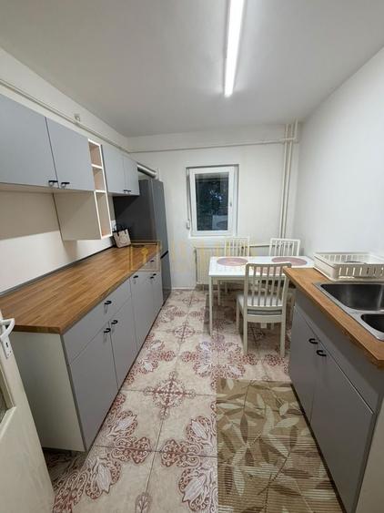 Apartament cu 2 camere semidecomandat, mobilat în Complex Studențesc