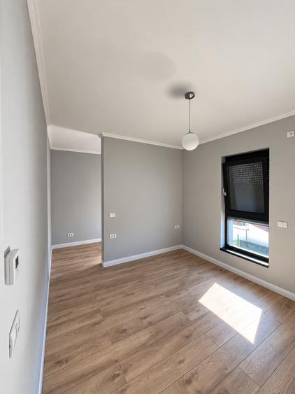 Duplex cu 5 camere cu Canalizare în Covaci