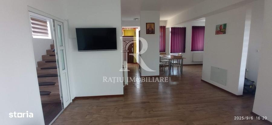 Casă cu 4 camere în Sânmartin